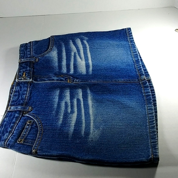 Aeropostale Denim Skirt. - Picture 4 of 5